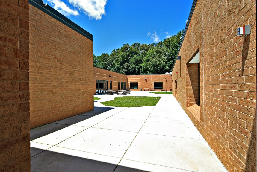 White-Oaks-ES-Ext-9081-061419-Resized